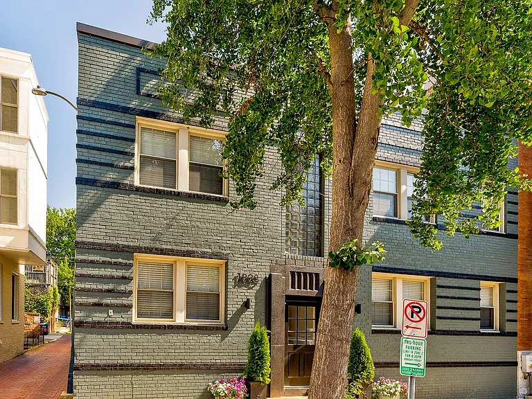 1833 Swann St NW — Photo 2