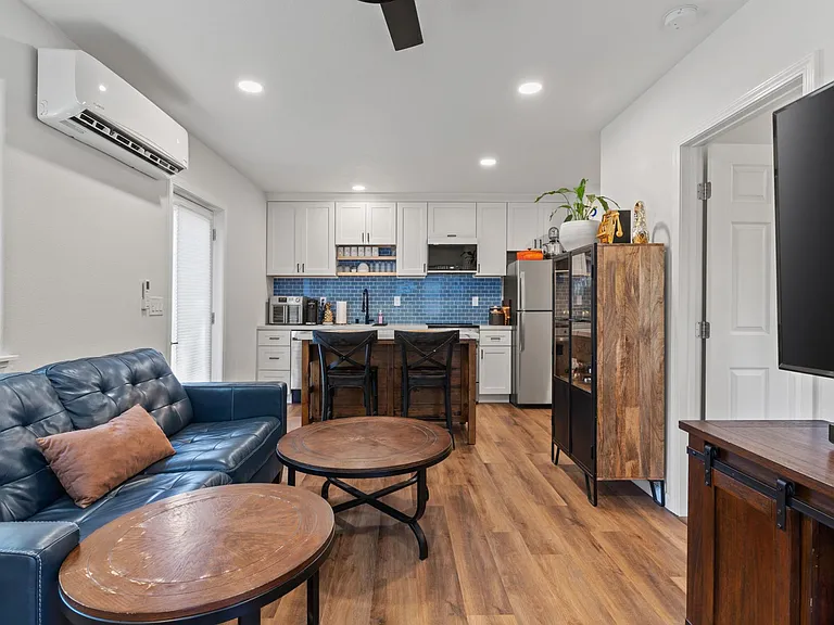 1634 W Swain Rd — Photo 13