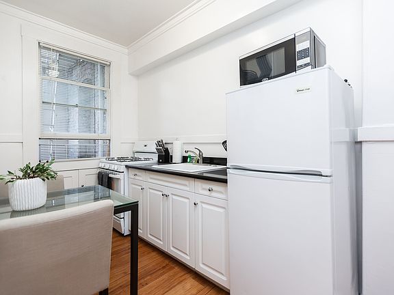 4th image of 755 Bush St APT 203