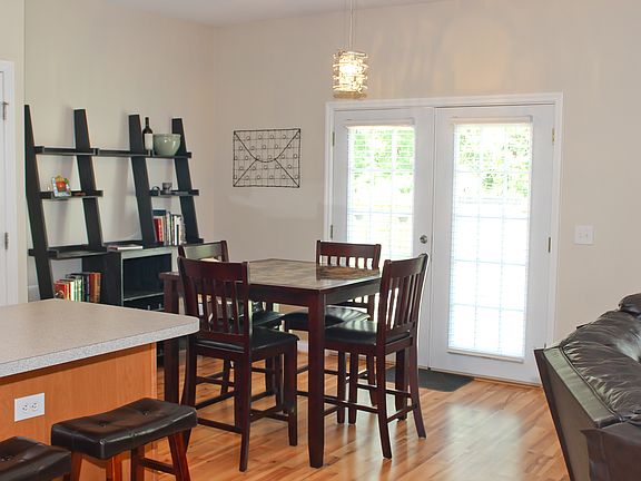 5th image of 3012 Nantuckett Ave