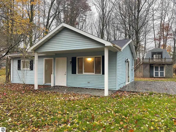7952 Ojibwa Dr, Weidman, MI 48893
