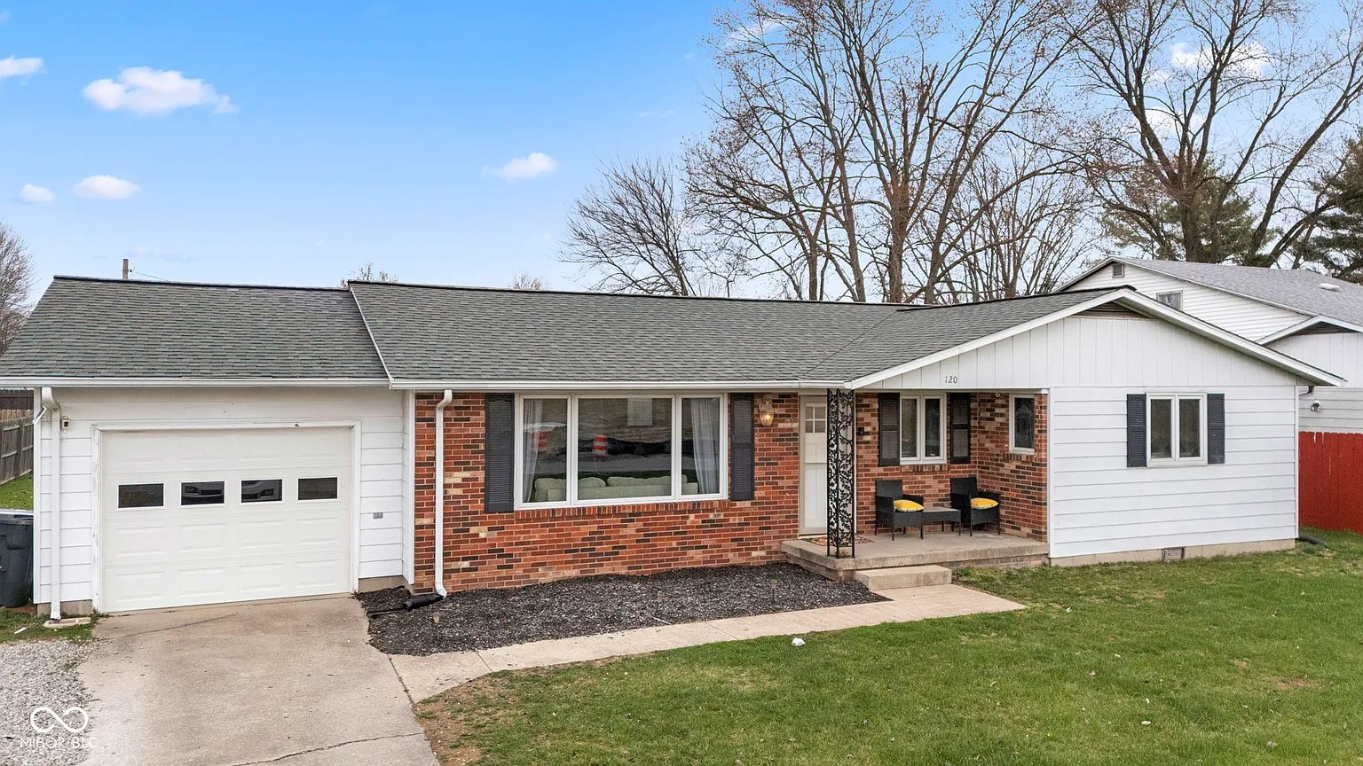 120 E Lovers Ln photo 1