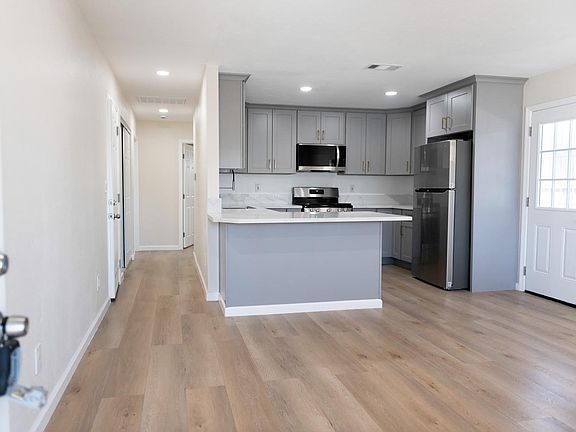 4th image of 1282 White Dr