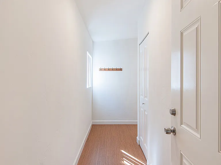 2BD/1BA Upstairs Apartment right by Sail Bay! w/ Parking AND Laundry! Only $2,995/mo — Photo 4