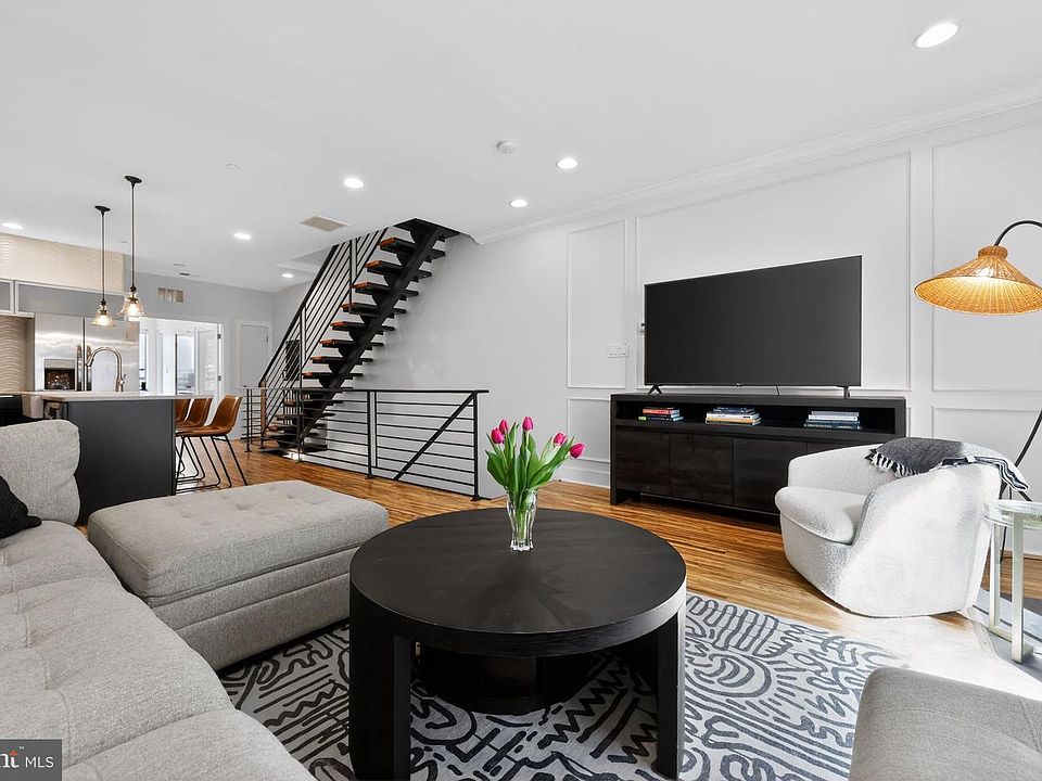 1st image of 1114 Bainbridge St #B