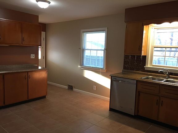 Large eat in kitchen - newly renovated