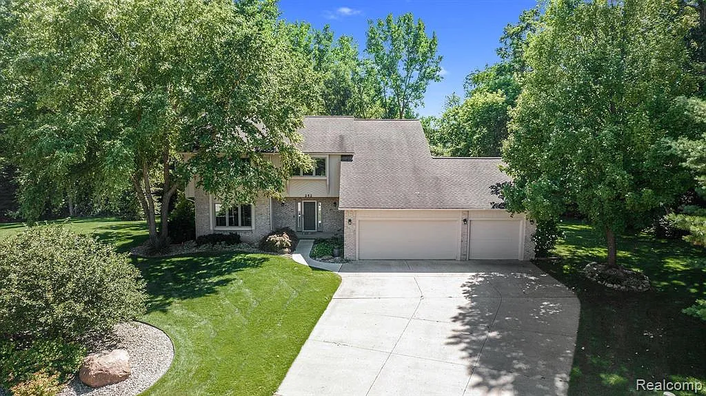 252 Granada Dr photo 1