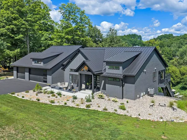 E4860 E Redstone Dr, La Valle, WI 53941