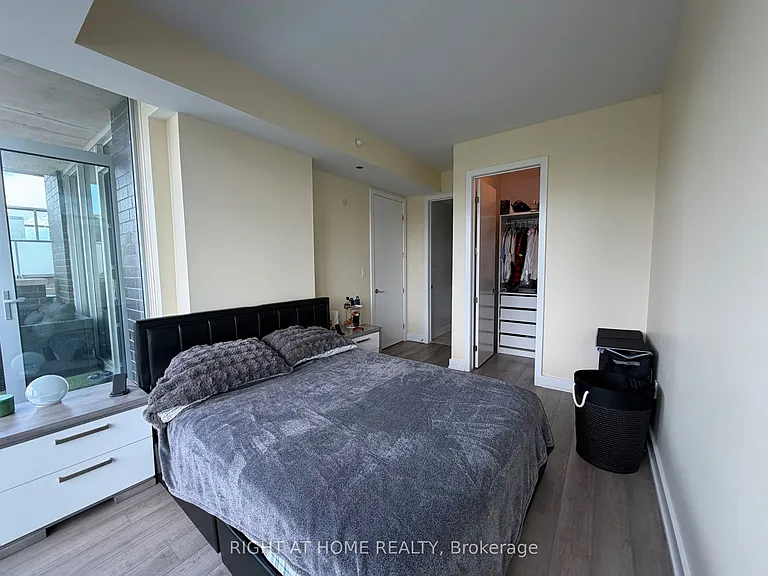 111 Champagne Ave S #309 — Photo 16