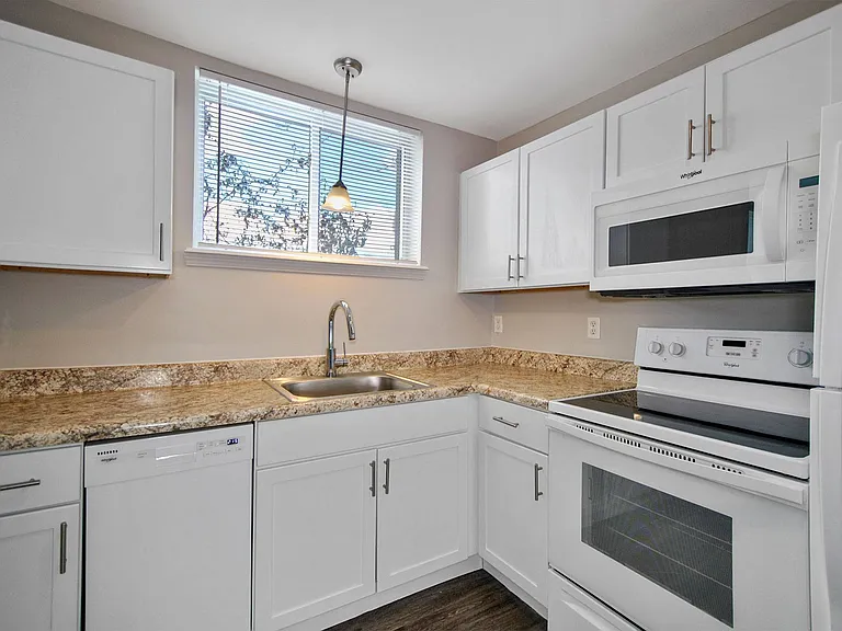 District Royal Oak Apartments — Photo 10