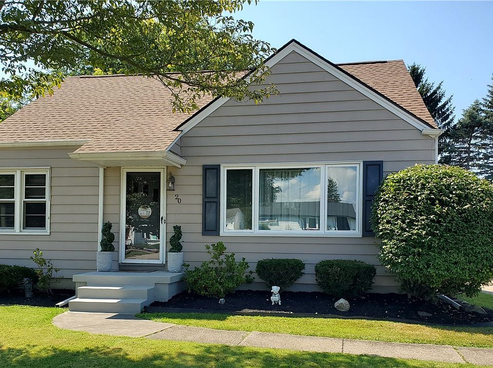 1st image of 20 Emerald Dr