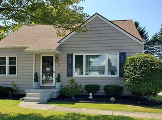 20 Emerald Dr, West Seneca, NY 14224