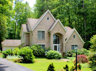 27 Mountain Lake Dr, Hendersonville, NC 28739