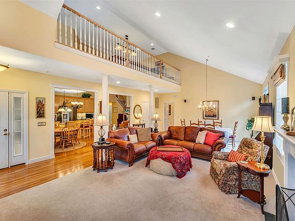 3rd image of 13 Meadow Pond Cir #13