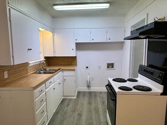 3rd image of 3211 Poplar St