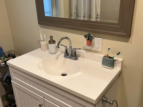 2407 E Linnwood Ave Floor 1, Milwaukee, WI 53211
