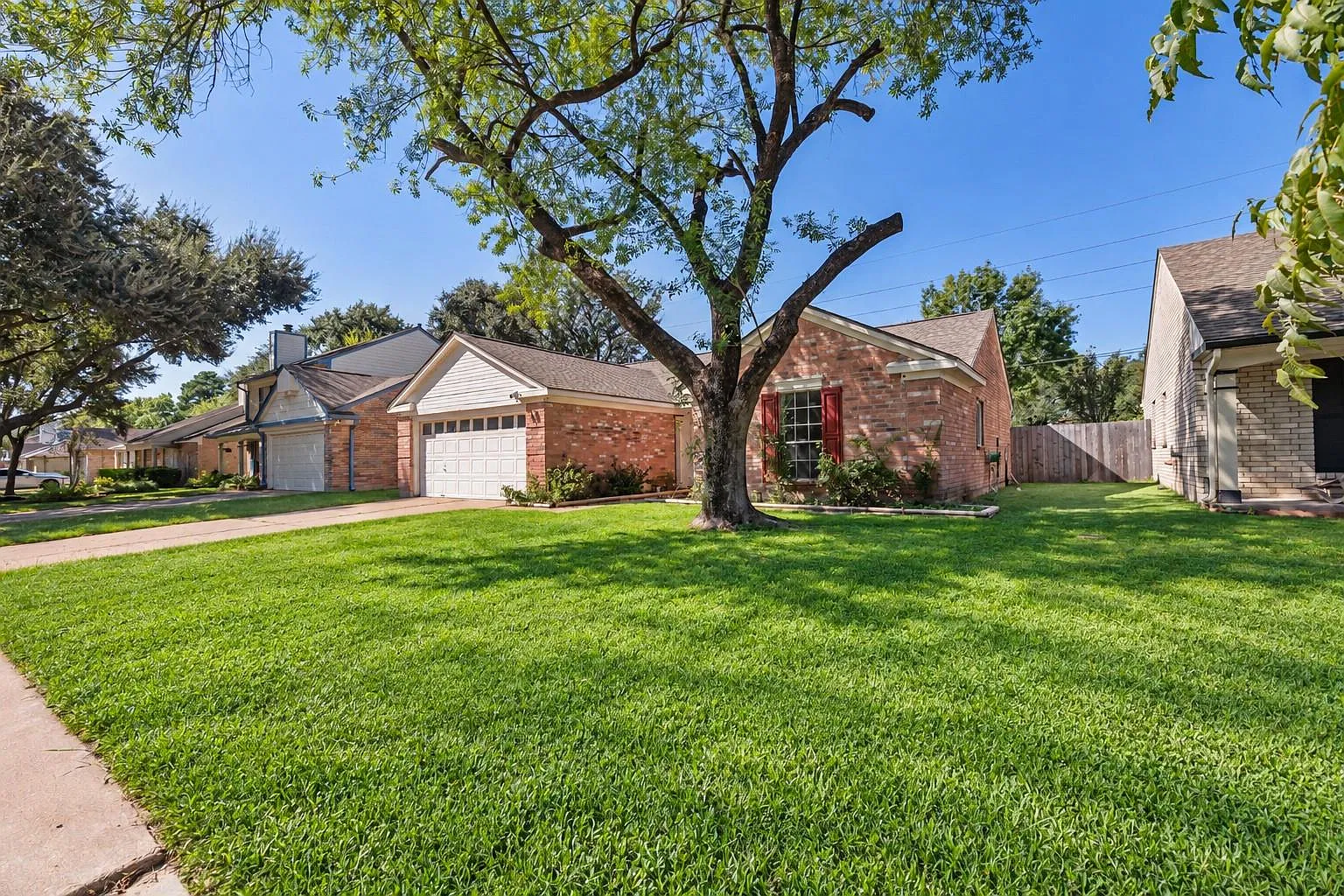 3 bed, 2.0 bath, 1292 sqft, $1,750 — Photo 2