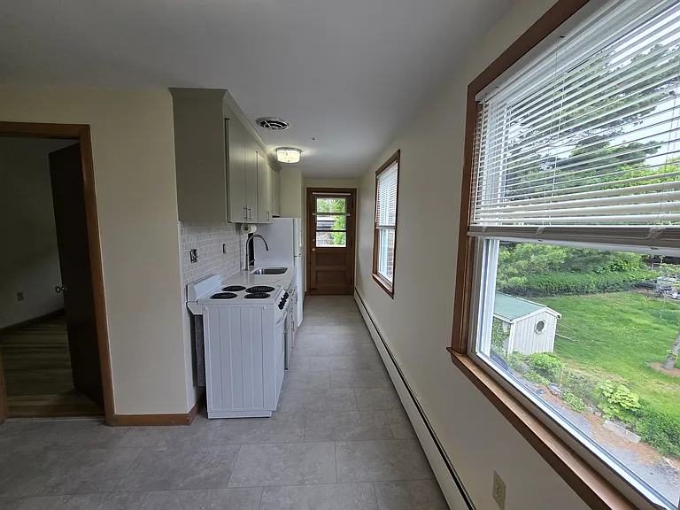 11 Guild St #2R — Photo 9