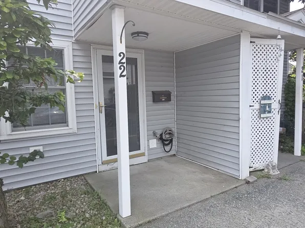 23 Warsaw Ave APT 22, Mechanicville, NY 12118