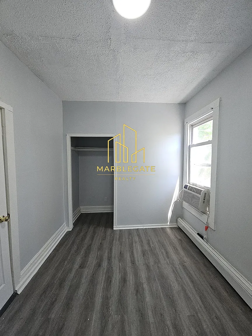 3 bed, 1050 sqft, $2,100 — Photo 3