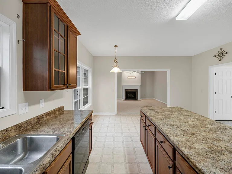 109 Cotoneaster Dr — Photo 6