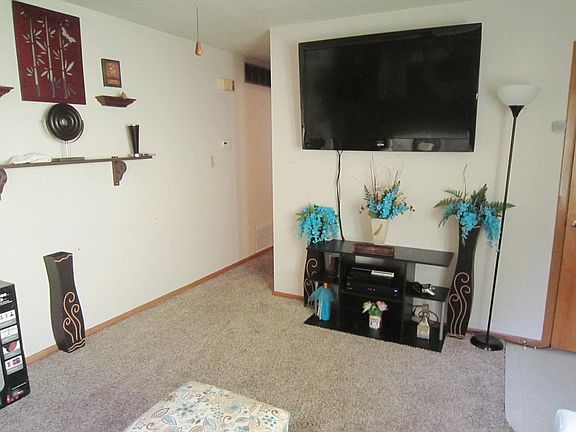 2nd image of 904 Sunnyside Ave