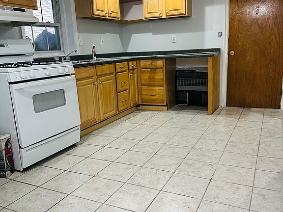 5th image of 839 Roosevelt Ave #2