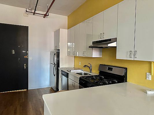 3rd image of 315 Berry St APT 203