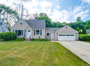 6580 Crossview Rd, Seven Hills, OH 44131