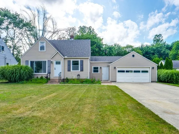 6580 Crossview Rd, Seven Hills, OH 44131