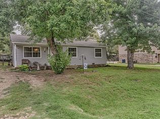 424 4th St, Kennedale, TX 76060