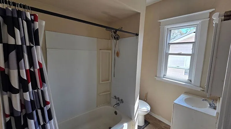 3 bed, 1.0 bath, 1200 sqft, $1,195 — Photo 3