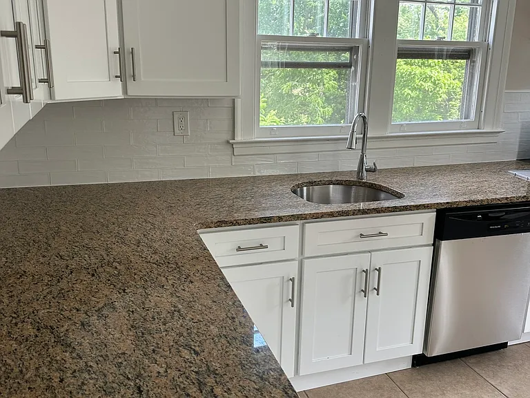 219 Jordan Ln — Photo 4