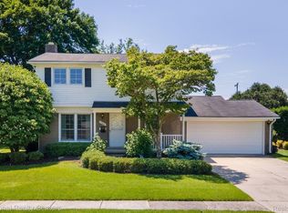 33631 Wood St, Livonia, MI 48154