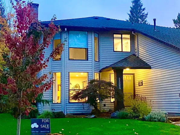 10558 SW River Dr, Tigard, OR 97224