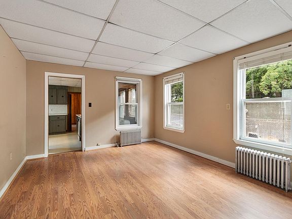 3rd image of 352 Stackpole St