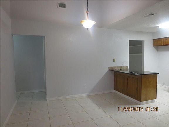 5th image of 804 Canary Ln