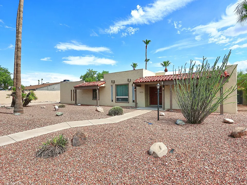 2131 E Geneva Dr