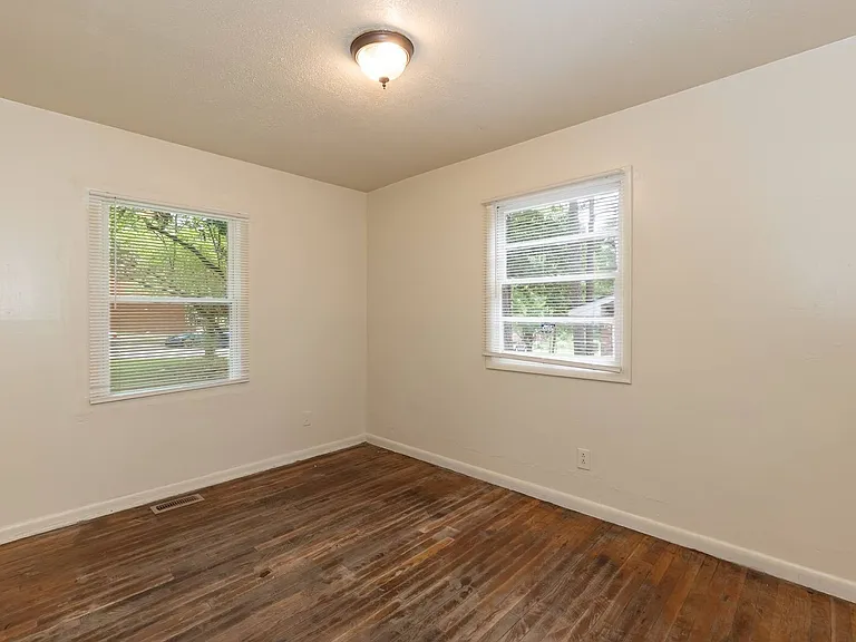 1210 Truman St — Photo 17