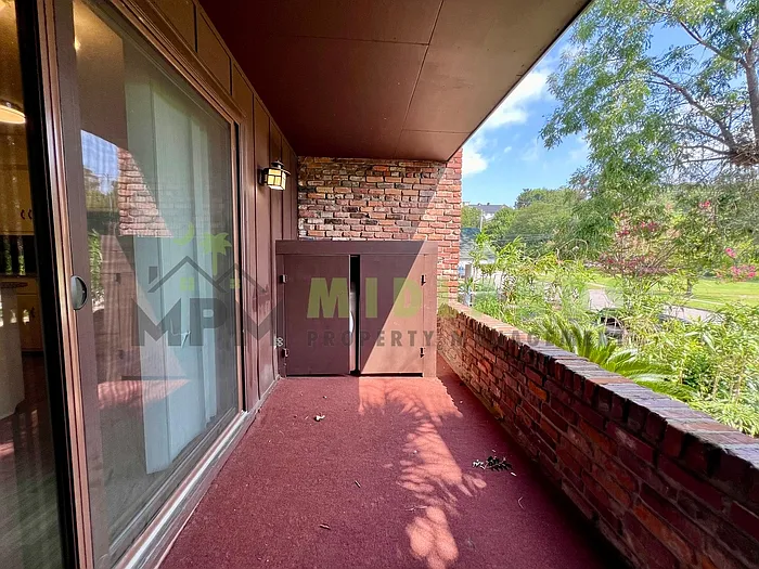 621 Henderson St — Photo 10
