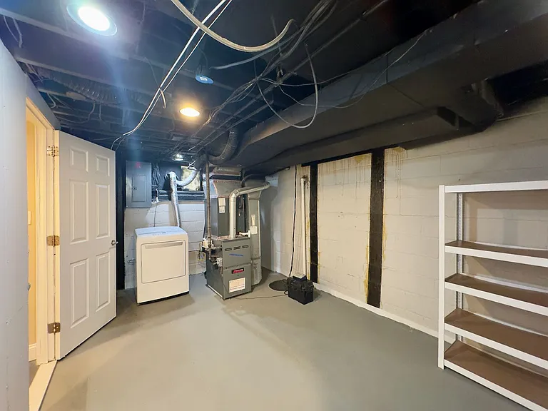 1922 Ewald Ave — Photo 16