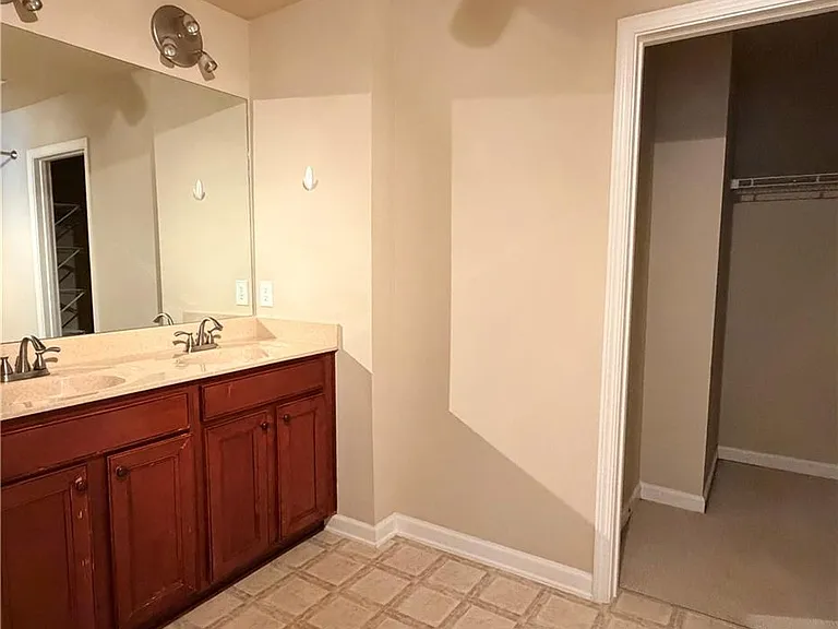 734 Grove Manor Park — Photo 20