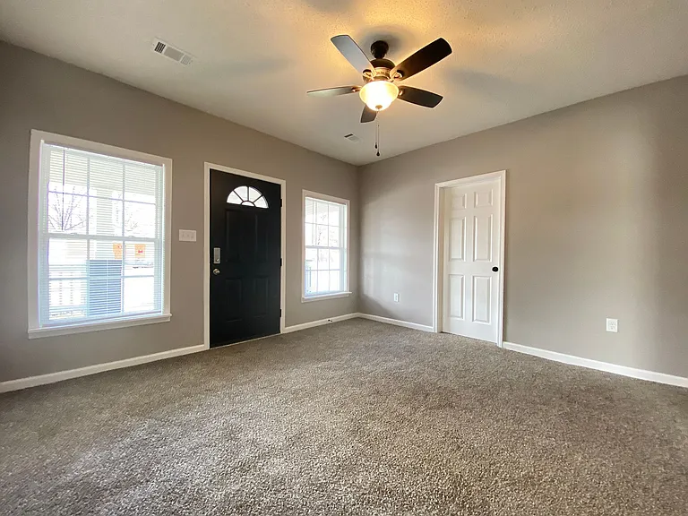2211 S Pine St — Photo 3