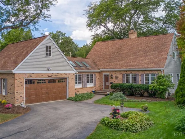 1015 S 6th St, St Charles, IL 60174