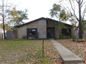 1st image of 818 Mockingbird Cir