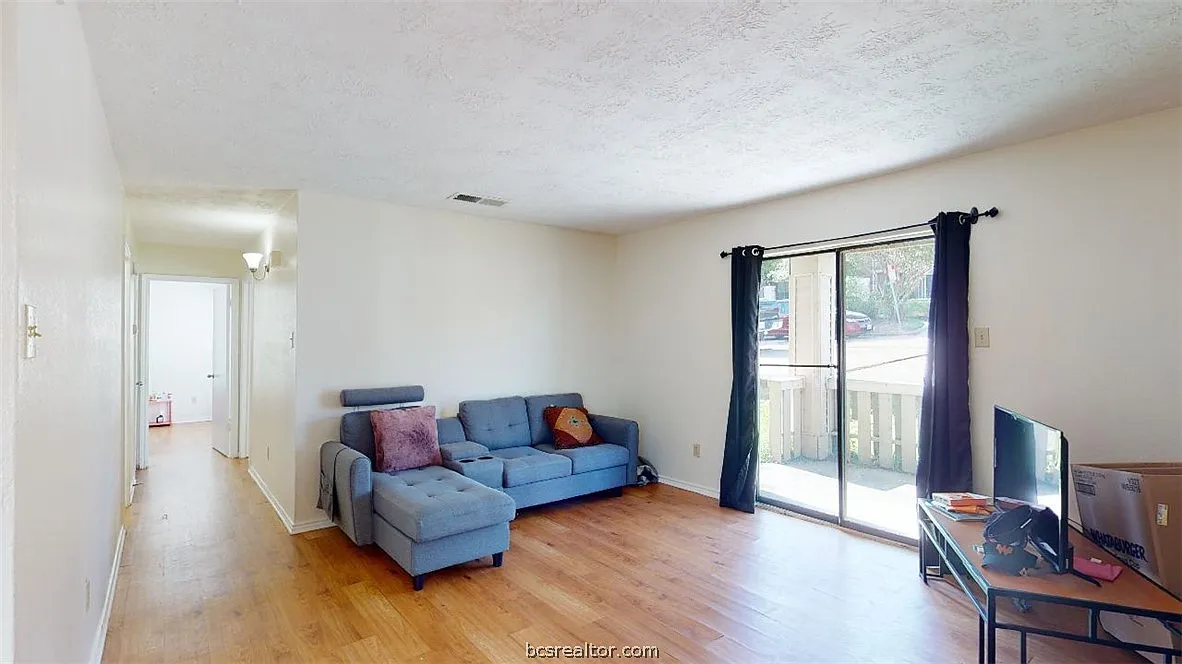 2 bed, 1.5 bath, 1028 sqft, $950 — Photo 4