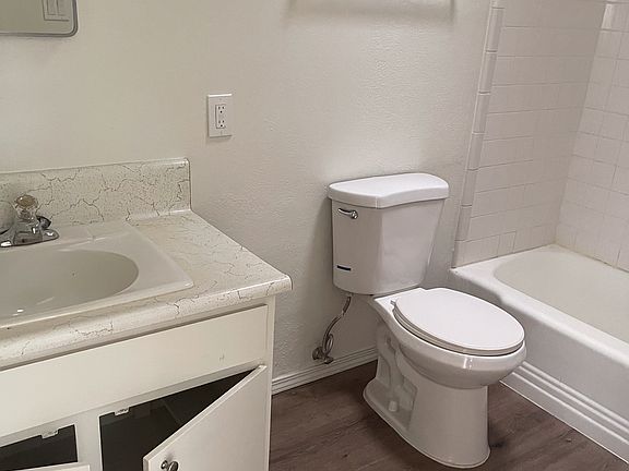 3rd image of 914 W Glendale Ave APT 21
