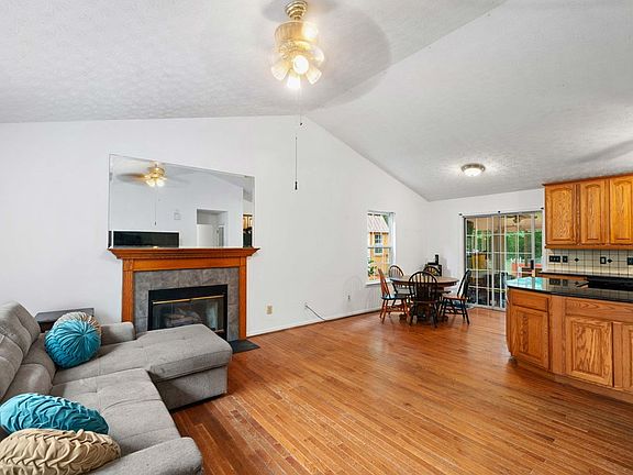 5th image of 266 Sundown Dr