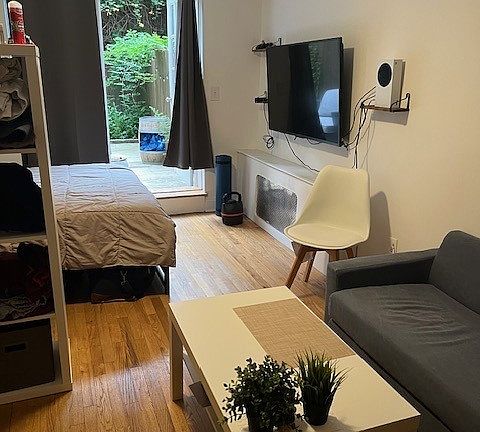 4th image of 228 W 15th St APT 1C