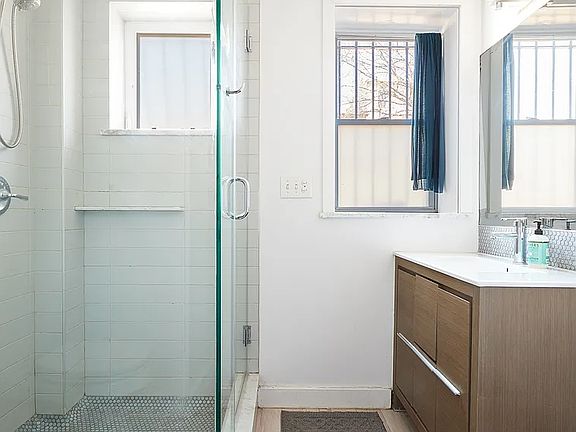 5th image of 417 52nd St